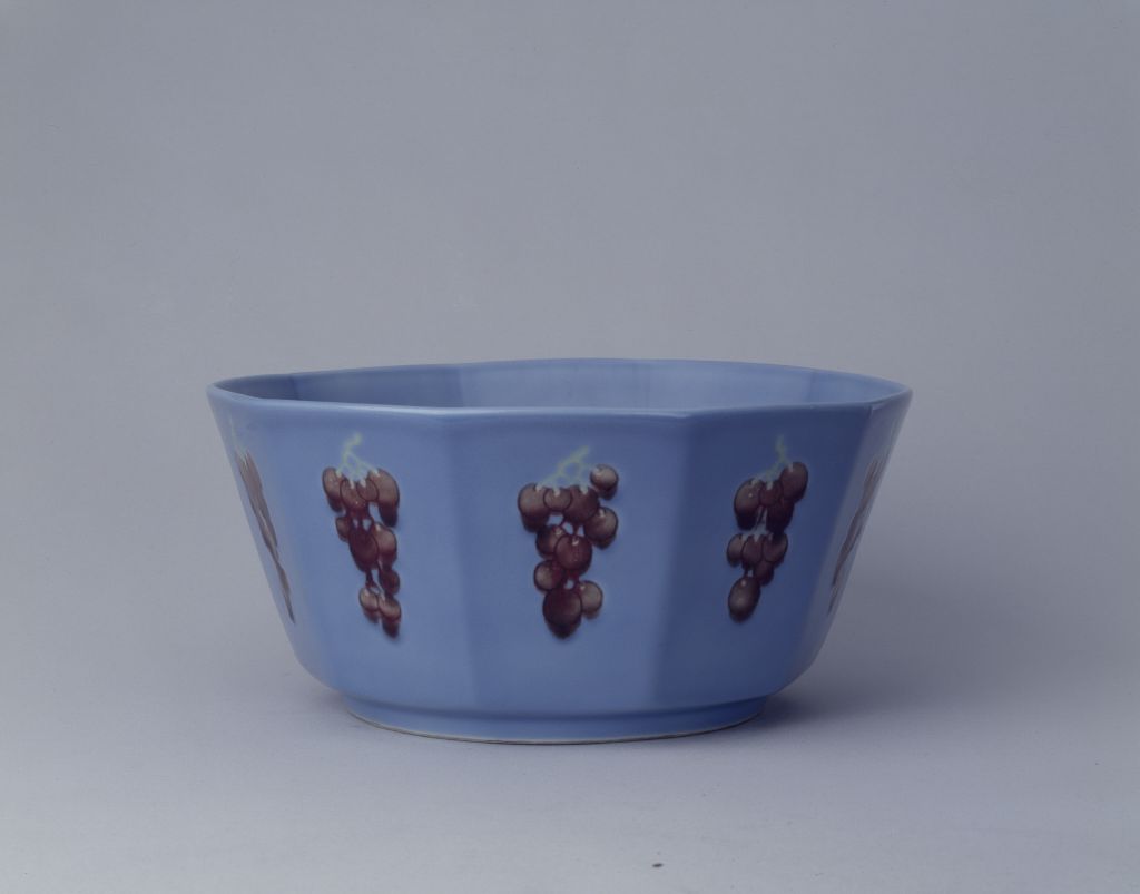图片[1]-Sky blue glaze bowl with ten ridges and grape pattern-China Archive